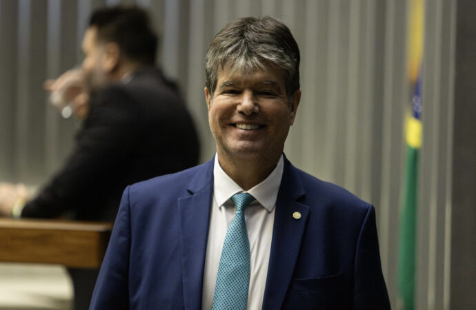 Defensor histórico dos profissionais da saúde, Ruy celebra avanço na redução da jornada para psicólogos e reafirma compromisso com a categoria