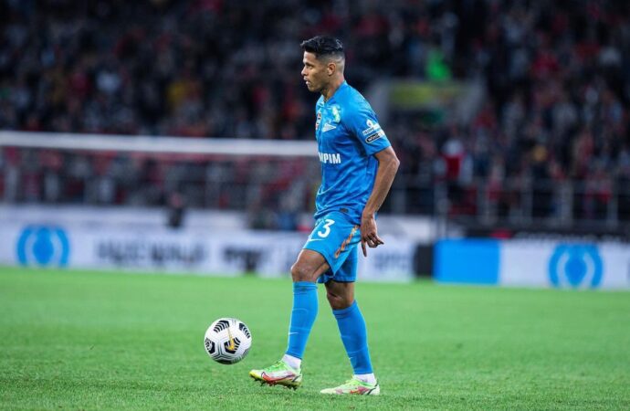Douglas Santos pode ser campeão russo pelo Zenit neste domingo