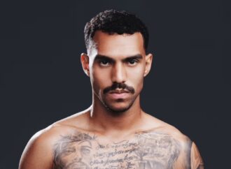 Matheuzinho, do Corinthians, lança perfume masculino inspirado nos gramados