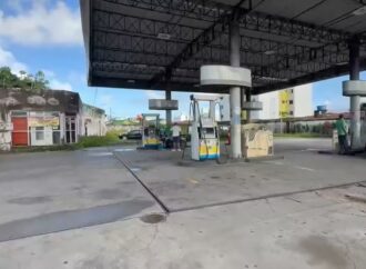 Criminosos explodem cofre de posto de combustível durante a madrugada em João Pessoa