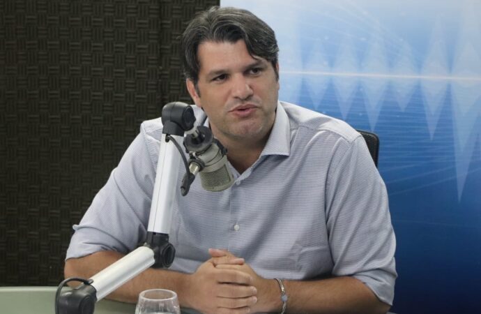 Léo declara voto em Veneziano e diz que segundo senador depende da decisão do grupo