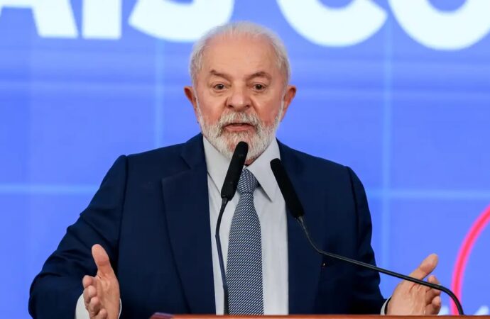 Lula assina medida provisória que põe fim à ‘taxa das blusinhas’ para importações de até U$50