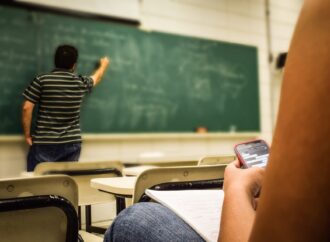 Senado aprova MP que estabelece piso de R$ 5.130 para professores