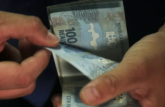 Reserva de emergência ainda é frágil e não dura seis meses para boa parte da população, diz especialista
