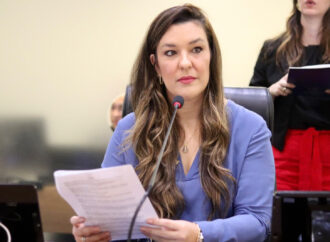 Assembleia aprova projeto de Camila que garante acompanhante em UTIs, maternidades e UPAs da Paraíba