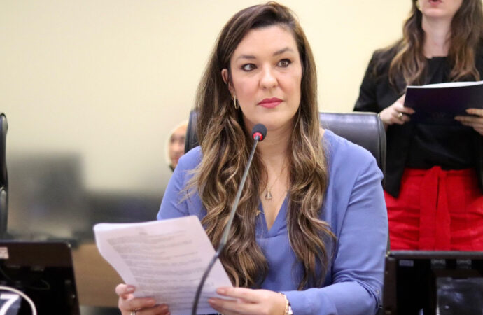 Assembleia aprova projeto de Camila que garante acompanhante em UTIs, maternidades e UPAs da Paraíba
