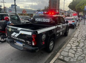 Suspeito morre após tentativa de assalto e troca de tiros na Praça da Paz, em João Pessoa