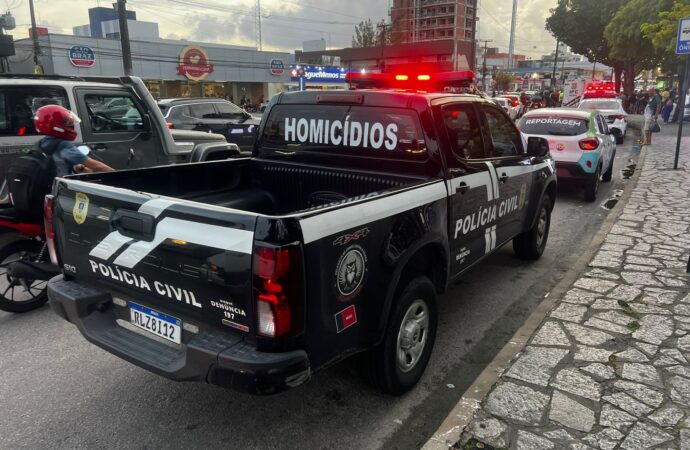 Suspeito morre após tentativa de assalto e troca de tiros na Praça da Paz, em João Pessoa