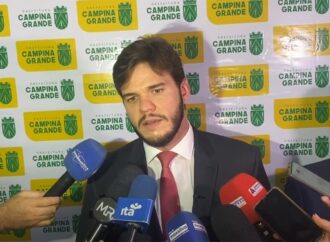 Prefeito de Campina Grande quer entregar pedidos a Lucas Ribeiro