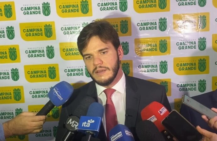 Prefeito de Campina Grande quer entregar pedidos a Lucas Ribeiro