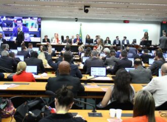 Comissão da Câmara aprova fim da escala 6×1 e a redução da jornada para 40 horas semanais
