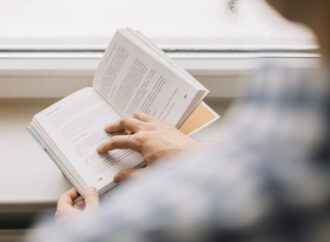 Lançamento: Livro questiona uso do segredo de justiça em casos de tráfico de pessoas