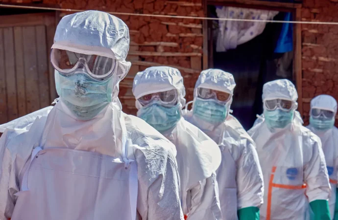 Homem com suspeita de ebola é internado no Brasil; caso está em investigação