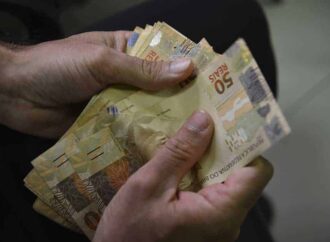 Estado paga a primeira parcela do décimo terceiro salário dos servidores nesta quarta