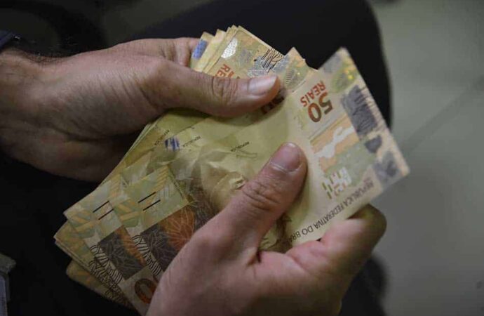 Estado paga a primeira parcela do décimo terceiro salário dos servidores nesta quarta
