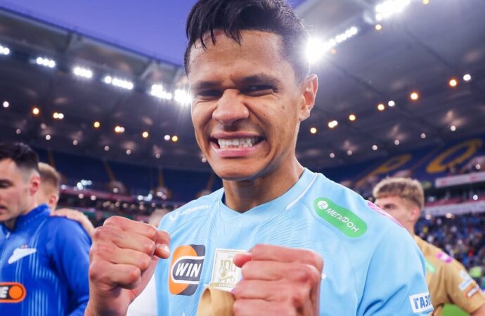 Douglas Santos é campeão russo pela 6ª vez com o Zenit; veja números do lateral