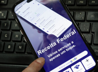 Receita paga hoje primeiro lote de restituição de 2026