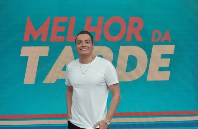 Leo Dias desmente saída da Band e revela “sacode” de Chris Flores: “Chorei”