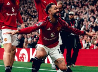 Matheus Cunha marca em clássico, e Manchester United garante retorno à Liga dos Campeões