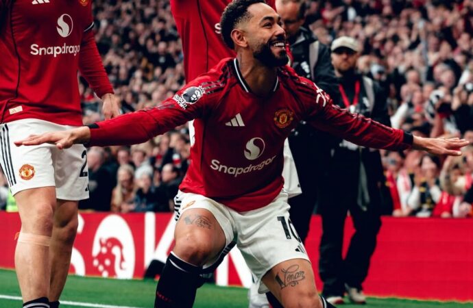 Matheus Cunha marca em clássico, e Manchester United garante retorno à Liga dos Campeões