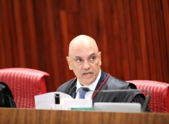 Moraes suspende lei que reduz penas do 8 de Janeiro; aliados de Bolsonaro na PB reagem