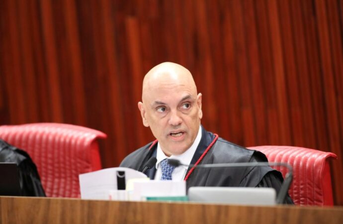 Moraes suspende lei que reduz penas do 8 de Janeiro; aliados de Bolsonaro na PB reagem