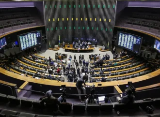 Comissão da Câmara ouve ministro da Fazenda sobre fim da escala 6×1