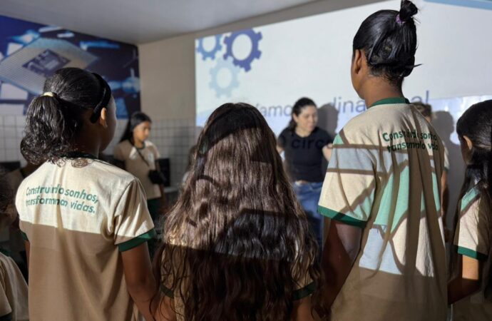 SECTI realiza oficina de robótica para crianças em Campina Grande