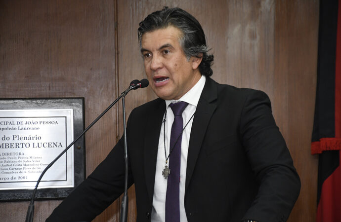 Vereador Carlão sai em defesa de Flávio Bolsonaro após vazamento de áudio enviado a Vorcaro