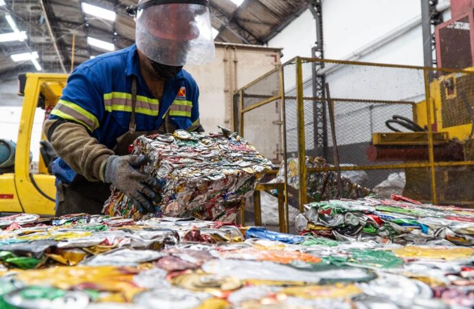 São João de Campina Grande deve gerar reciclagem de 15 toneladas de latinhas de alumínio