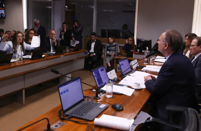 Senadores criticam falta de dados sobre socorro bilionário ao BRB