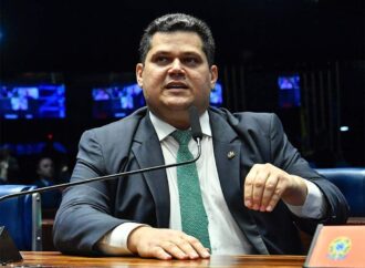 Alcolumbre encaminha PEC do fim da escala 6×1 para análise da CCJ