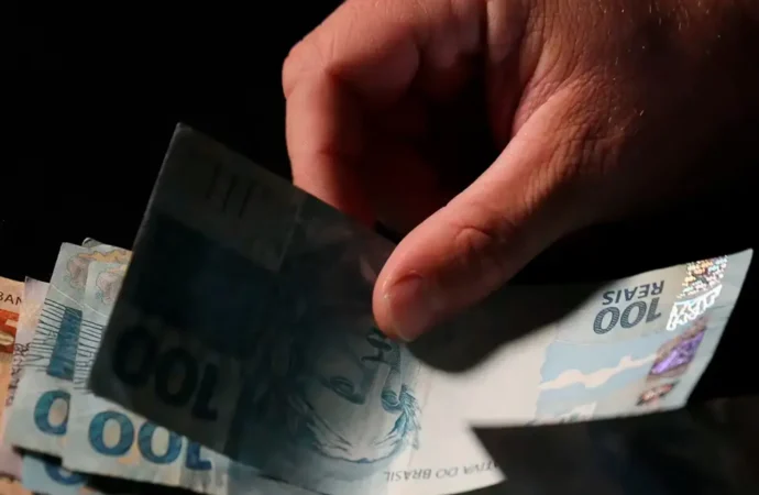 Receita paga R$ 16 bilhões em restituições do IR nesta terça-feira; saiba como consultar
