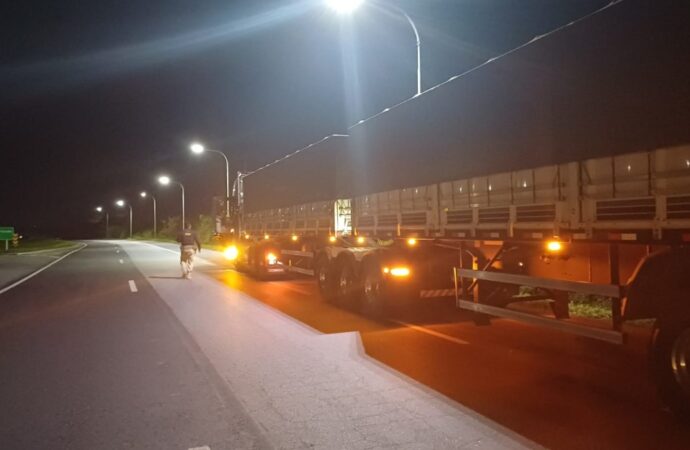 PRF apreende caminhão com excesso de peso de quase 29 toneladas, em Campina Grande