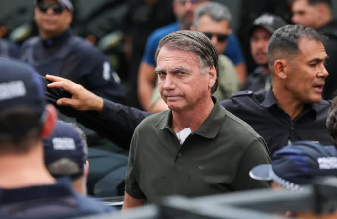 Bolsonaro confirma ao STF que arma apreendida com sargento era dele
