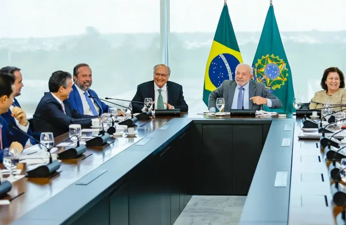 Governo prevê aumento de etanol na gasolina de 30% para até 32%