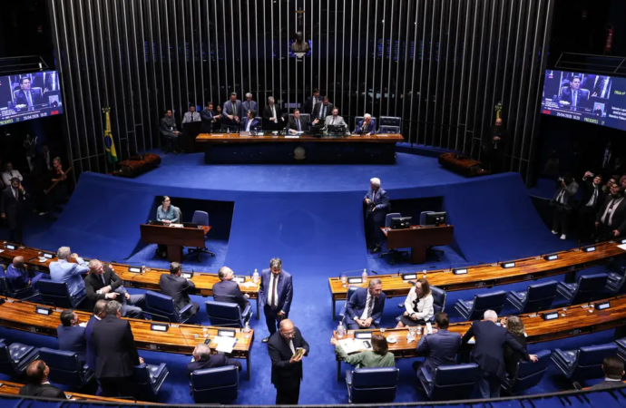 Alcolumbre trava tramitação da PEC do fim da 6×1 no Senado