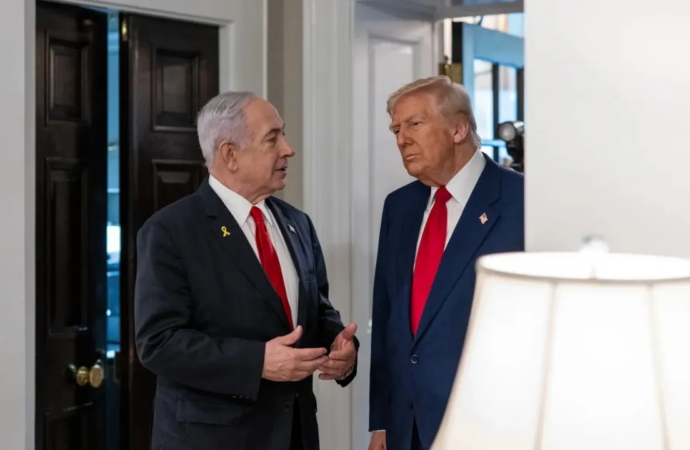 Netanyahu parabeniza Trump por aniversário e fala em paz pela força