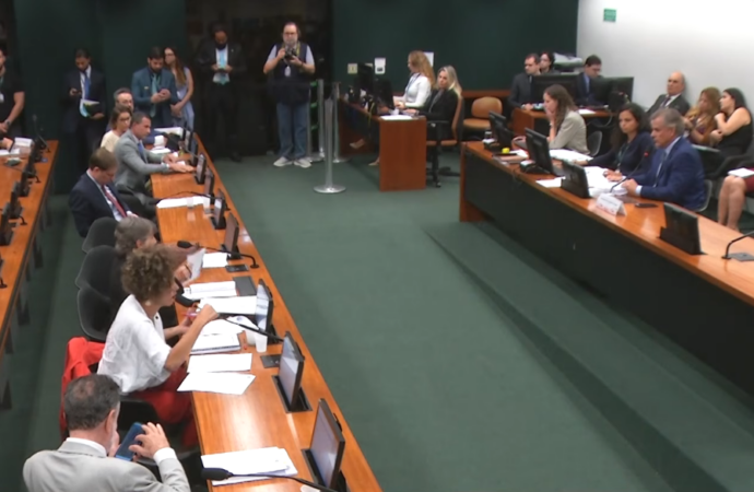 AO VIVO: CCJ da Câmara vota PEC que reduz a maioridade penal para 16 anos