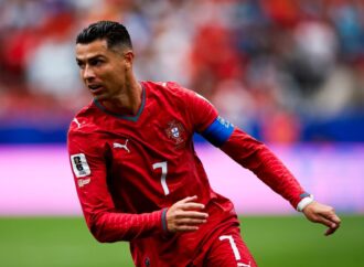 Cristiano Ronaldo lamenta empate de Portugal em estreia: “Cabeça erguida”