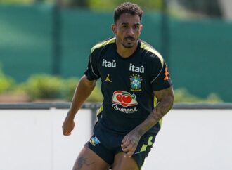 Danilo diz que jogo contra Marrocos assustou e compara Brasil com Argentina