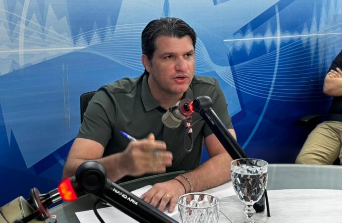 Léo Bezerra cobra PSB após vereadores do partido fazerem oposição política