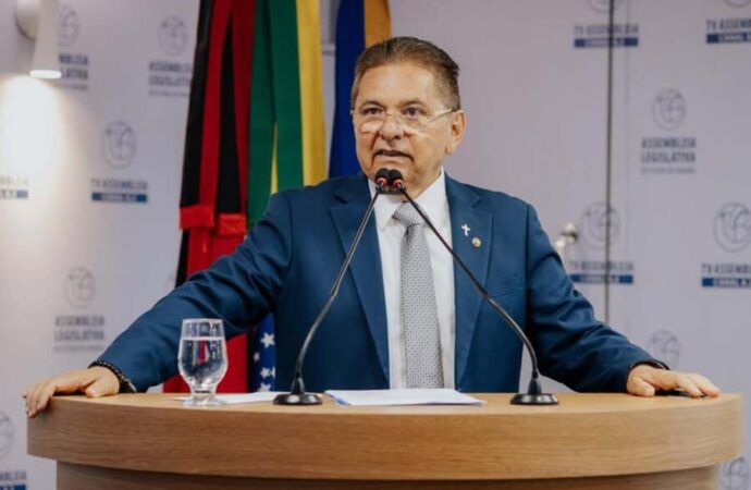 Adriano Galdino ironiza eventual desempenho de Efraim Filho na disputa pelo Governo