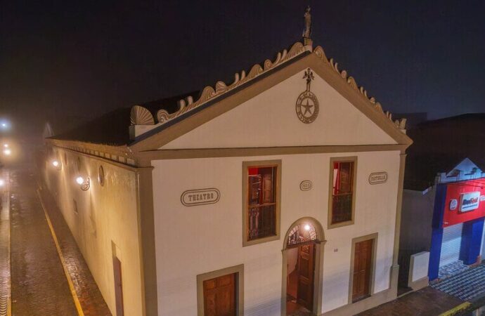 Teatro mais antigo da Paraíba volta a receber o público após restauração