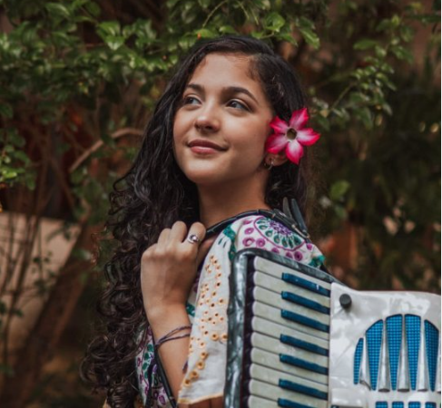 Canção ‘A Saída Perfeita’, de Lily Sanfoneira, vence 9° Festival de Música da Paraíba