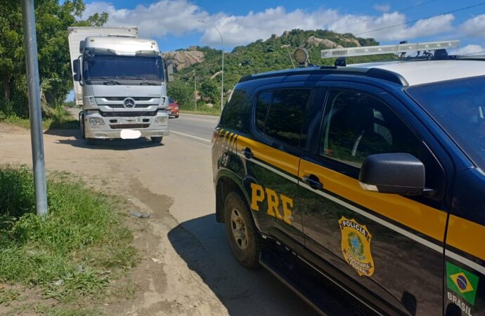 PRF desarticula esquema de desvio de cargas e prende dois suspeitos em Queimadas