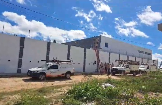 Cinco pessoas são presas suspeitas de furtar energia com ligações irregulares, em São Bento