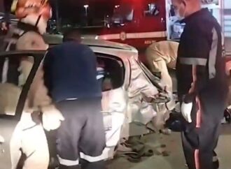 Criança e três mulheres ficam feridas após carro em que estavam bater em muro, em João Pessoa