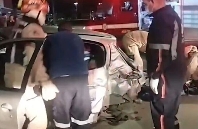Criança e três mulheres ficam feridas após carro em que estavam bater em muro, em João Pessoa