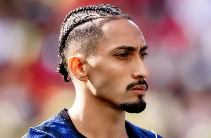 Raphinha parece fazer questão de não conquistar a torcida brasileira